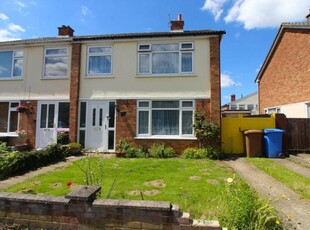 3 bedroom semi-detached house for rent in Meadowvale Close, Ipswich, IP4