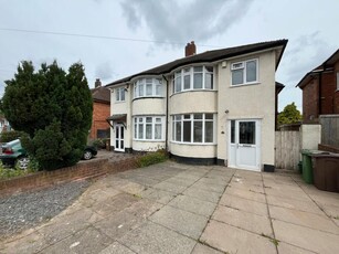 3 bedroom semi-detached house for rent in Valley Road, Solihull, West Midlands, B92