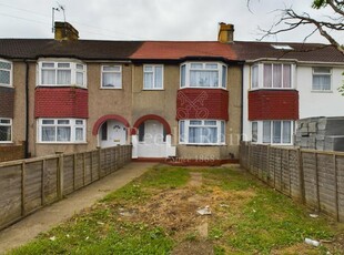 3 bedroom terraced house for rent in Burnham Road, Dartford, Kent, DA1