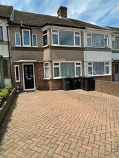 3 bedroom terraced house for rent in Central Avenue, Gravesend, DA12