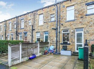 3 bedroom terraced house for rent in Oakroyd Terrace, Stanningley, Pudsey, West Yorkshire, LS28