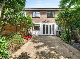 3 bedroom terraced house for rent in Pagoda Gardens, London, SE3