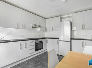 3 bedroom terraced house for rent in Sanderson Close, Kentish Town, London, NW5