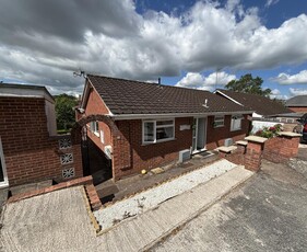 4 bedroom detached bungalow for rent in Rutherford Street, Exeter, EX2