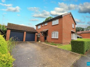 4 bedroom detached house for rent in Simons Close, Tilehurst, Reading, RG31