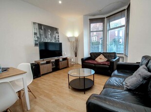 4 bedroom end of terrace house for rent in Beechwood Terrace, Burley, Leeds, LS4