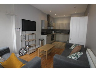 4 bedroom flat for rent in Marchmont Street, Edinburgh, EH9