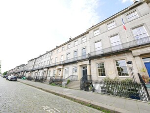 4 bedroom flat for rent in Regent Terrace, Calton Hill, Edinburgh, EH7