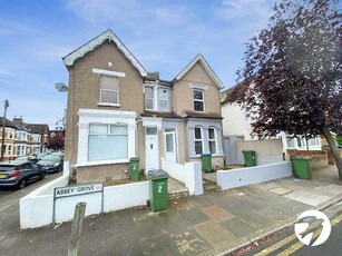 4 bedroom semi-detached house for rent in Abbey Grove, London, SE2