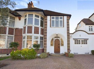 4 bedroom semi-detached house for rent in Creighton Avenue, London, N2