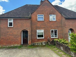 4 bedroom semi-detached house for rent in Milner Place, Winchester, SO22