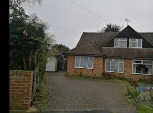 4 bedroom semi-detached house for rent in The Crescent, Earley, Reading, RG6