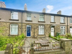 4 bedroom terraced house for rent in Broad Lane, Huddersfield, West Yorkshire, HD5