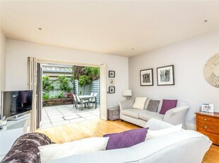 4 bedroom terraced house for rent in Gillespie Road, London, N5