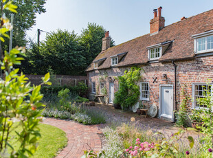 5 bedroom cottage for rent in The Street, Adisham, CT3