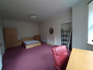 5 bedroom flat for rent in Eglinton Crescent, Haymarket, Edinburgh, EH12