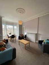 5 bedroom flat for rent in Thirlestane Road, Marchmont, Edinburgh, EH9