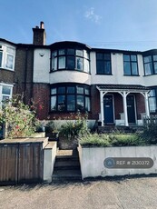 5 bedroom terraced house for rent in Bonfield Road, London, SE13