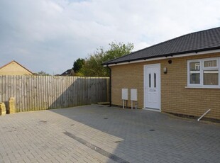 Bungalow to rent in Clifton Close, March PE15