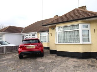 Bungalow to rent in St. Marys Lane, Upminster RM14