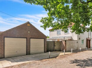 Cottage for sale in Willow Close, Bar Lane, Roecliffe, York YO51