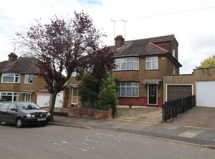 Detached house to rent in Albemarle Road, East Barnet, Barnet, Hertfordshire EN4