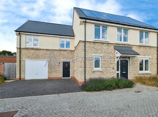 Detached house to rent in Lovage View, Bicester OX27