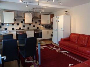 Duplex to rent in City Road, Cardiff CF24