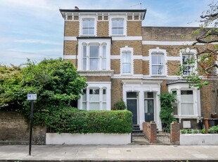 End terrace house for sale in Darville Road, London N16