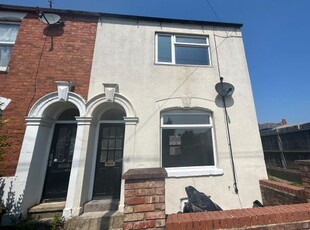 End terrace house to rent in Argyle Street, Northampton NN5