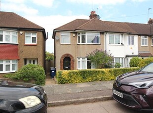 End terrace house to rent in Derwent Avenue, East Barnet EN4