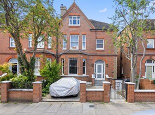 Flat for sale in Lambolle Road, London NW3