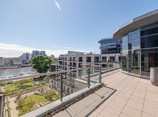 Flat for sale in Monarch Point, Imperial Wharf SW6