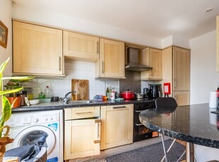 Flat in Barking Road, Canning Town, E16