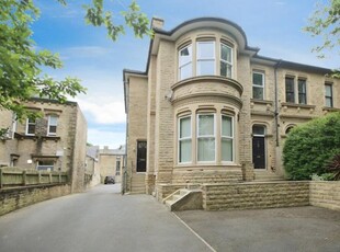 Flat to rent in 54 Gledholt Road, Huddersfield HD1