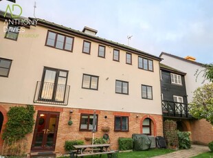 Flat to rent in Albany Mews, Ware SG12