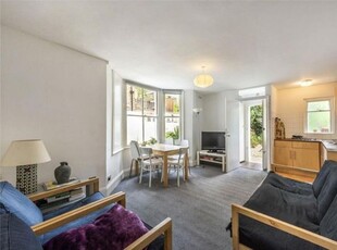 Flat to rent in Alexandra Grove, London N4