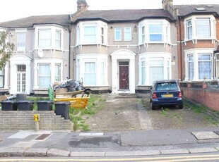 Flat to rent in Argyle Road, Ilford IG1