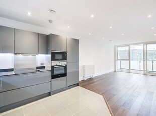 Flat to rent in Chancery House, Levett Square TW9
