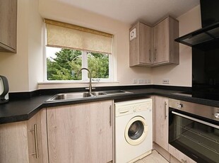 Flat to rent in Chiswell Court, Sandown Road, Watford WD24
