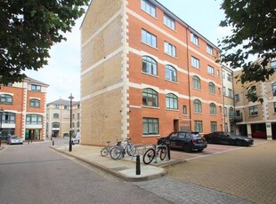 Flat to rent in Clifton Court, Corner Hall, Hemel Hempstead HP3