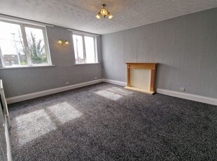 Flat to rent in Cottingham Road, Hull, Yorkshire HU6