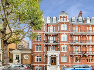 Flat to rent in Holland Park Gardens, London W14