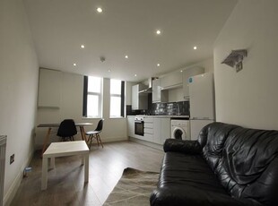 Flat to rent in Lower Cathedral Road, Cardiff CF11