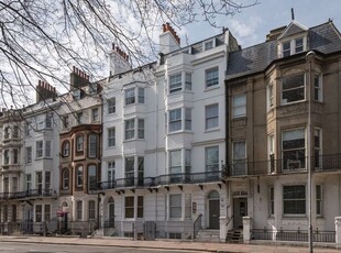 Flat to rent in Marlborough Place, Brighton BN1
