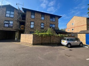 Flat to rent in Midwinter Place, Hamilton Road, Cambridge CB4