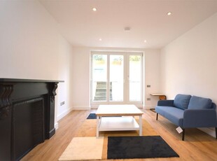 Flat to rent in Sillwood Terrace, Brighton, East Sussex BN1