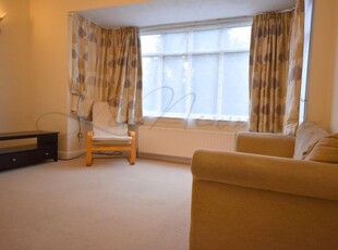 Flat to rent in St Peter's Road, Croydon CR0