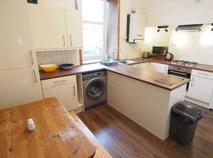 Flat to rent in Summerfield Terrace, Left AB24