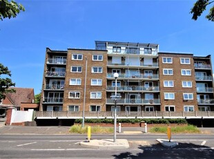 Flat to rent in Sutherland Avenue, Bexhill-On-Sea TN39